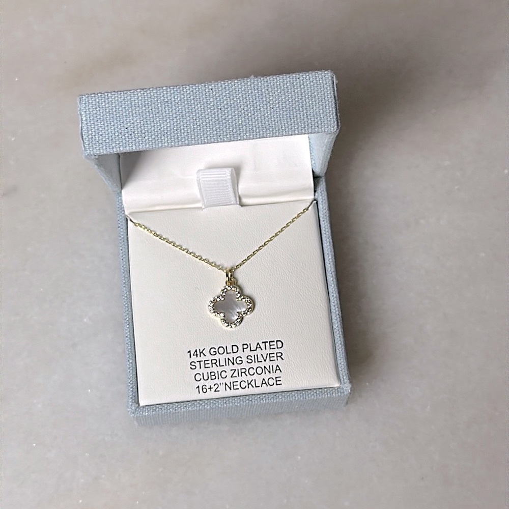 RACHEL ZOE 14KT Gold Mother Of Pearl Clover Necklace NWT - Picture 2 of 6